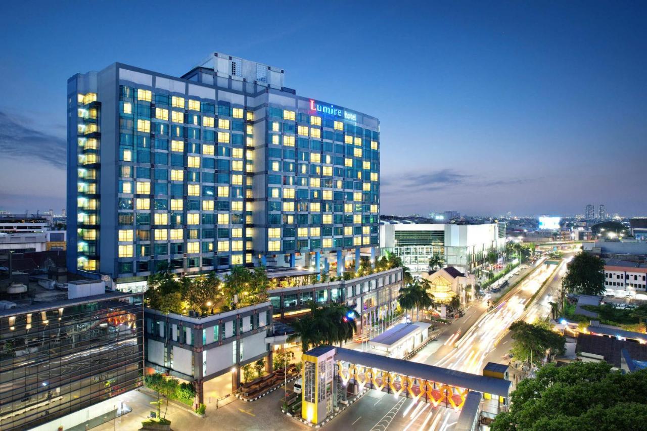 Lumire Hotel & Convention Centre Джакарта Экстерьер фото