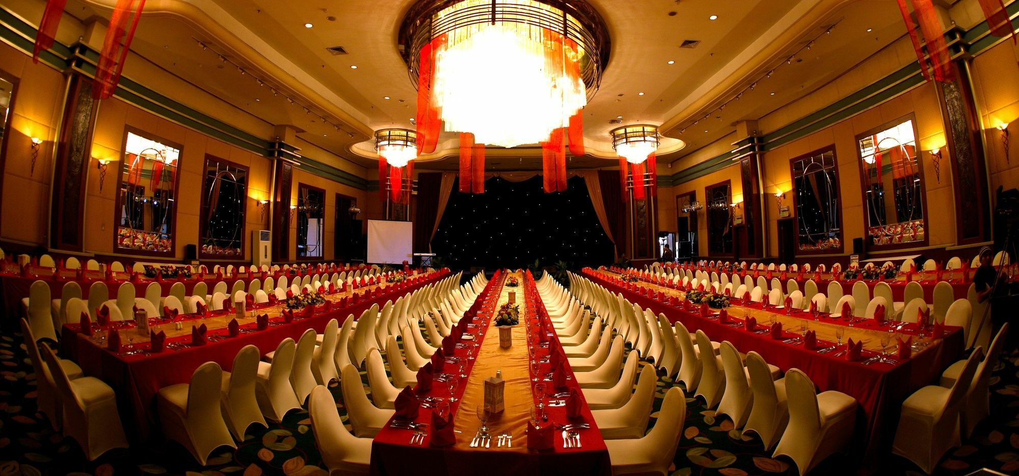 Lumire Hotel & Convention Centre Джакарта Экстерьер фото